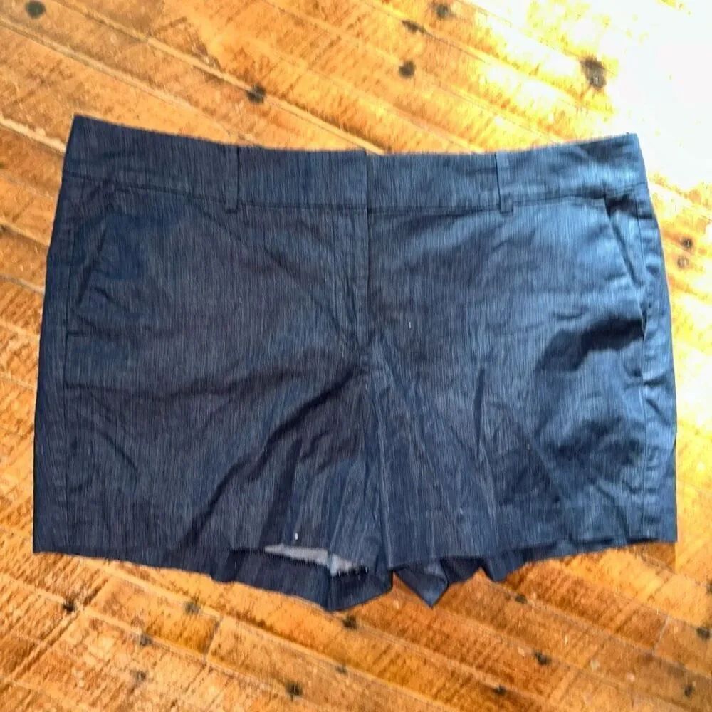 Ann Taylor gray minimalist classic size 14 Signature shorts